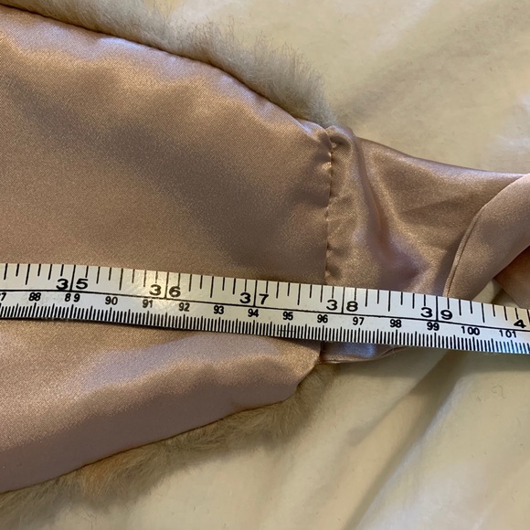 FAUX FUR PIN-UP WRAP WITH PINK TIE - Picture 5 of 5